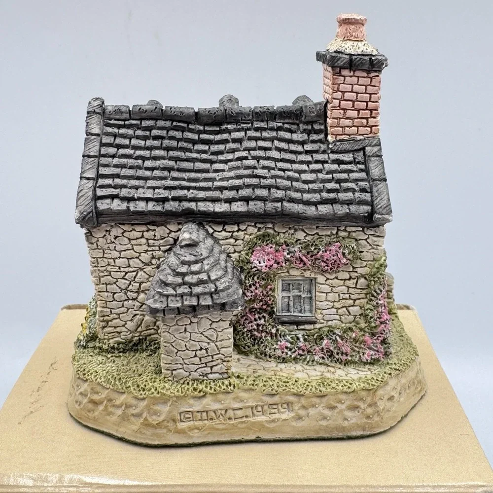 David Winter Cottages British Traditions Burns Reading Room January‎ Box & COA
